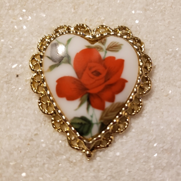 Vintage Ceramic Gold Tone Heart Brooch Red Rose Pin Fancy Valentines - Picture 8 of 8